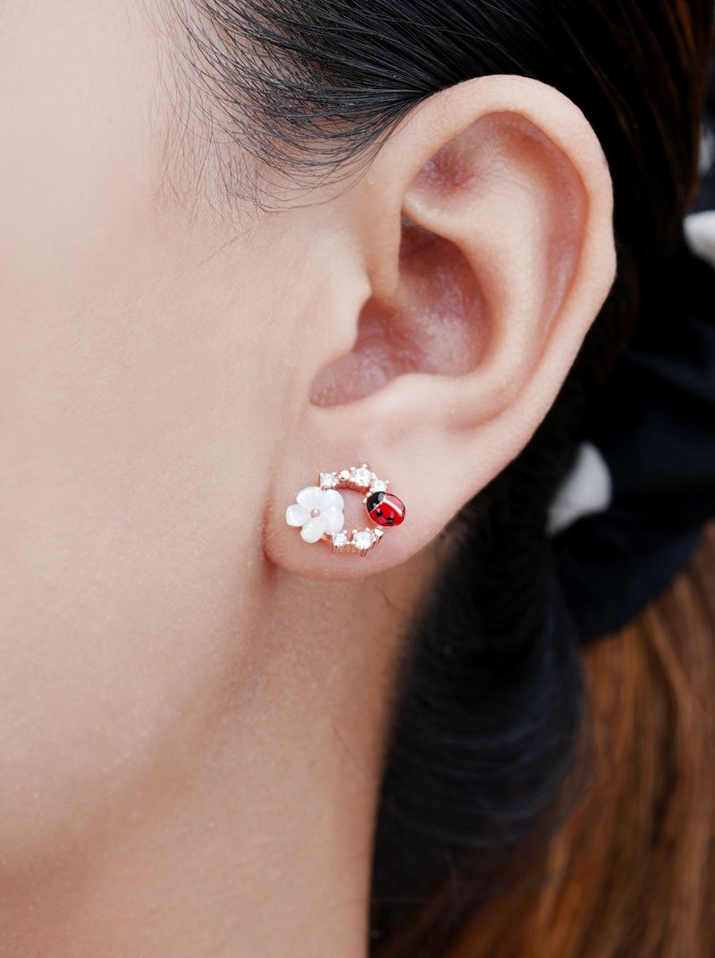 White Flower Ladybug Circle Stud Earrings (Pure Silver) - Rose Gold